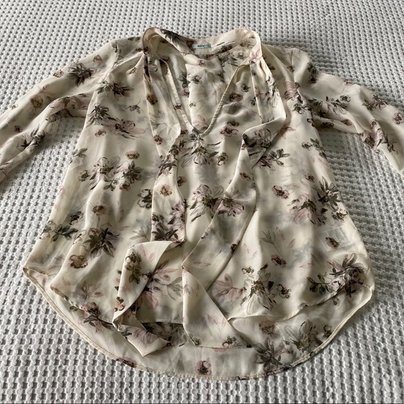 UO | Kimchi Blue | Olivia Floral Tie Neck Blouse - Picture 7 of 12